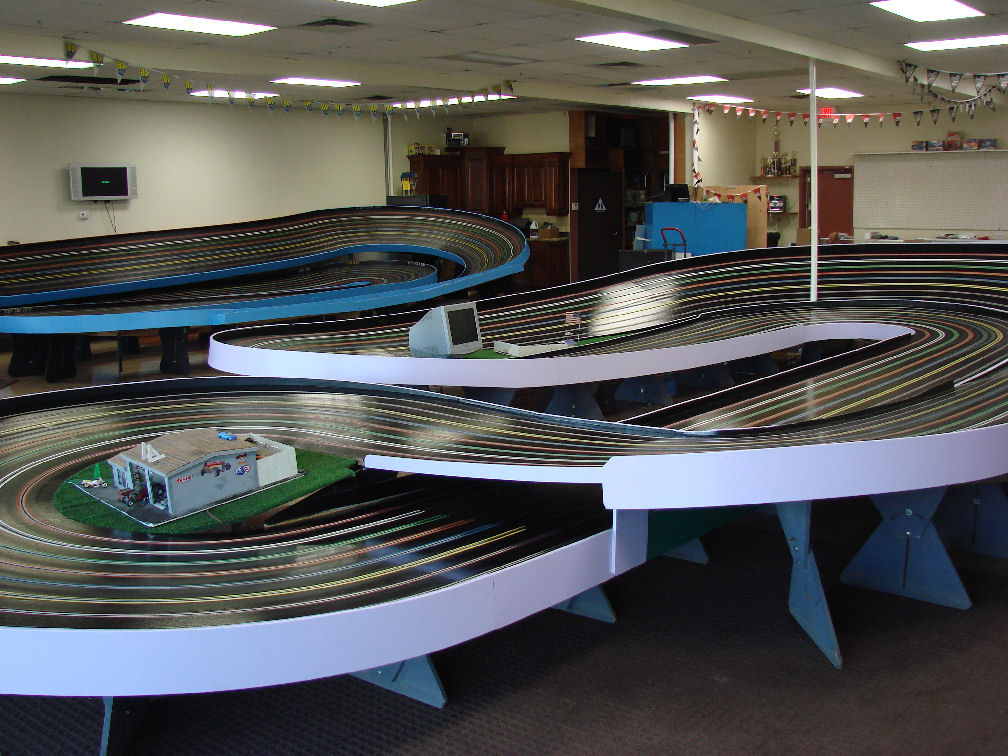 http://www.slotcarcity.com/images/both_tracks_complete3.jpg